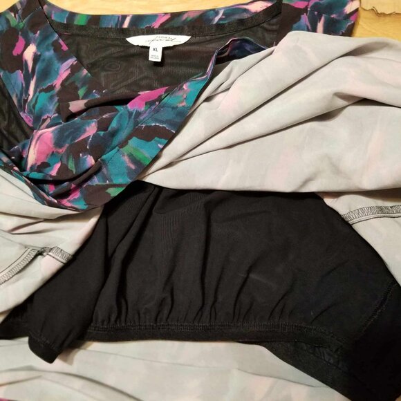 Retro Print Performance Dress - Picture 2 of 4